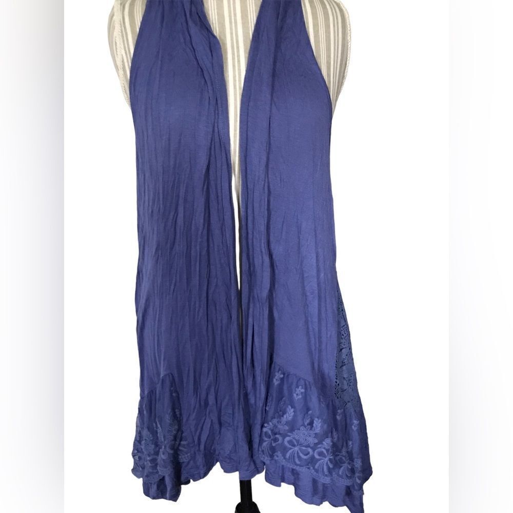Mountain Mamas size s/m long vest lace accents like new awesome vest